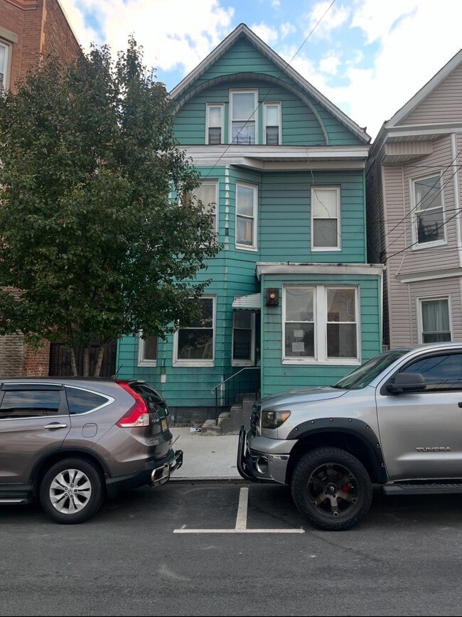 Building Photo - 907 18th St