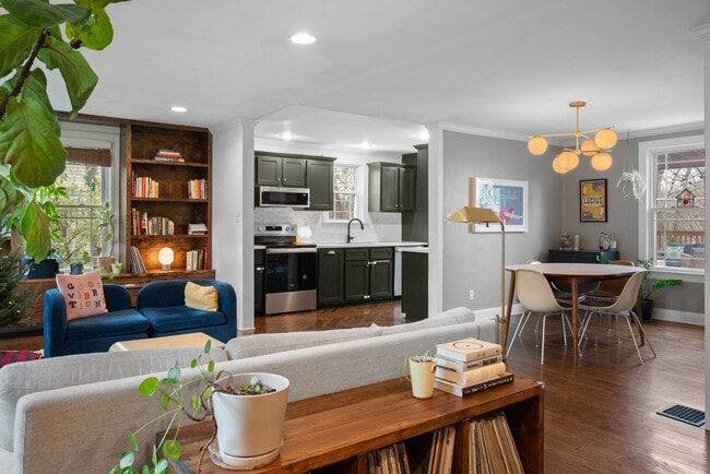 Building Photo - 1601 Golf St