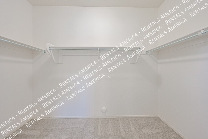 Building Photo - 15611 W Westview Dr