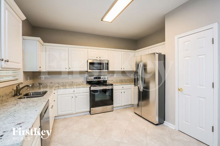 Building Photo - 2410 Kirkstone Dr