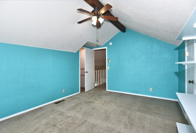 Building Photo - 2309 W Oakridge St