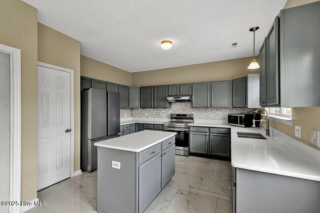 Building Photo - 106 Briar Hollow Dr