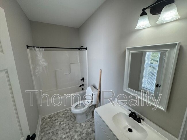 Building Photo - 821 Belleview Ave