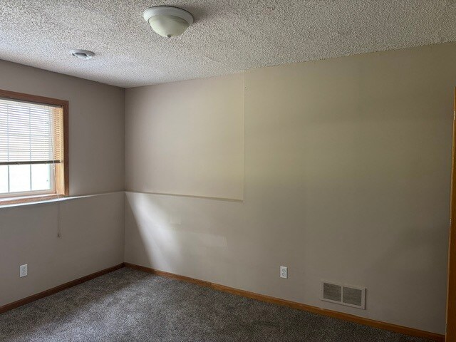 Building Photo - 402 Creekside Dr