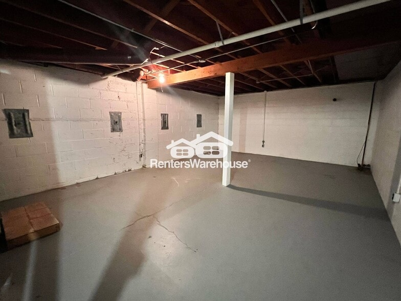 Building Photo - 1144 Polk Blvd