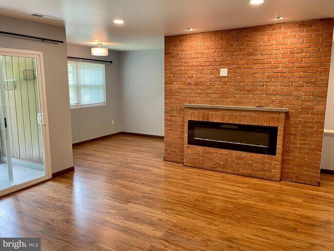 Building Photo - 506 Meadowview Ln