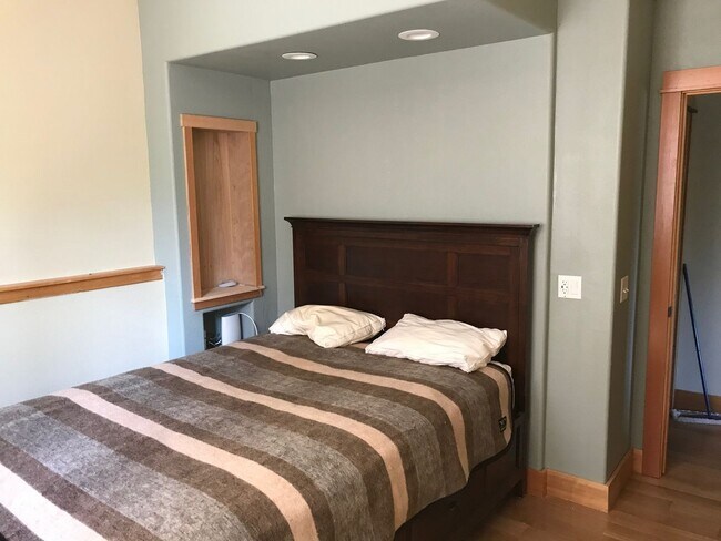 Building Photo - Spacious 3BR 3BA Townhome in Durango