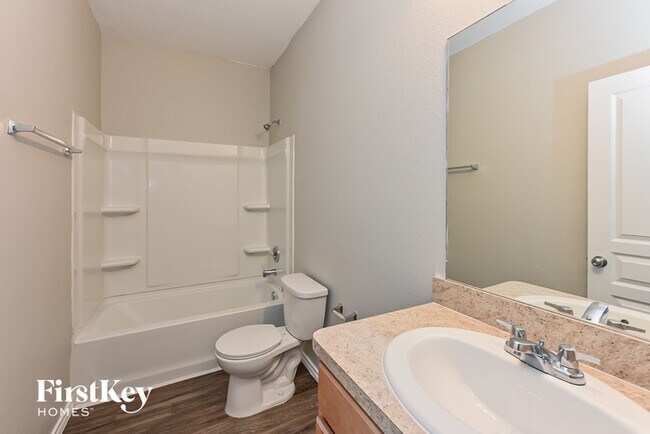 Building Photo - 14711 Myrtle Point Dr
