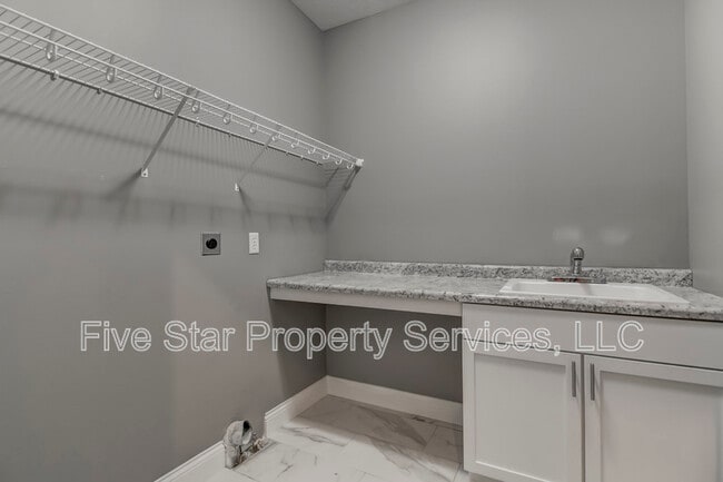Building Photo - 60 Moonlight Ct.