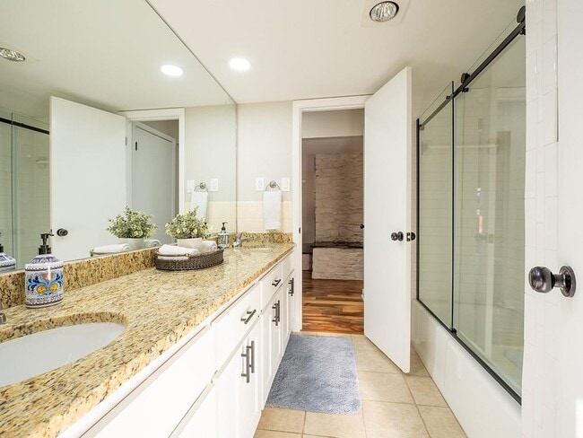 Building Photo - 11618 Sherwood Forest