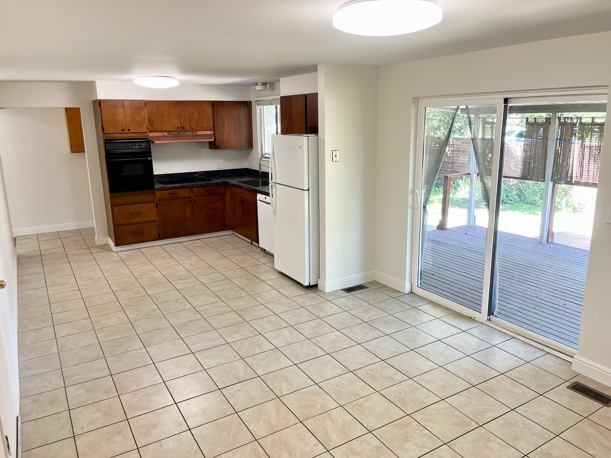 Building Photo - 6884 Bellavista Dr