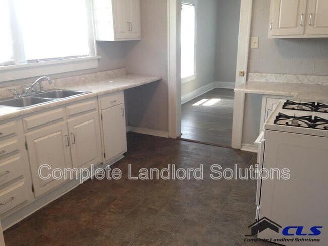 Building Photo - 1212 S 25th St