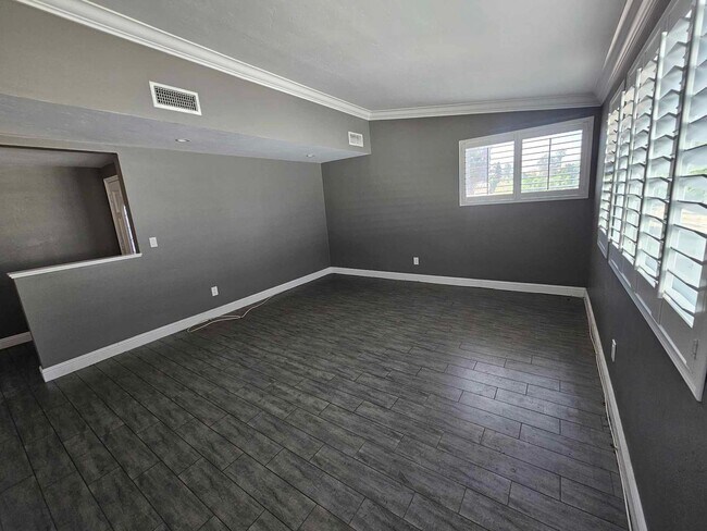 Building Photo - 2975 Robin Rd