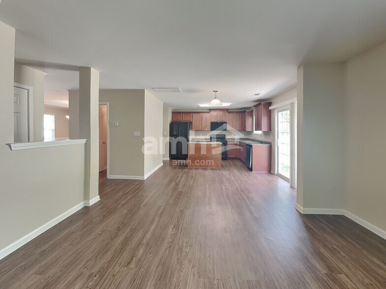 Building Photo - 211 Lindpoint Ln