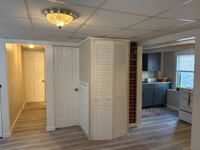 Building Photo - 53 School St