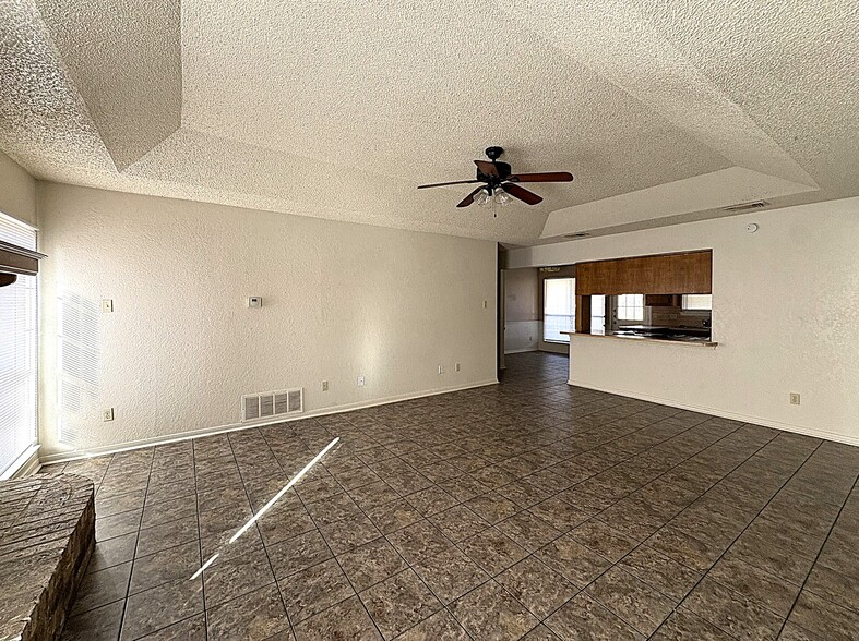 Building Photo - 2325 Tiffany Dr