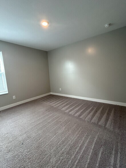 Building Photo - 1269 Bristol Pl