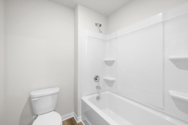 Building Photo - Spacious 5 Bedroom in Parrish!