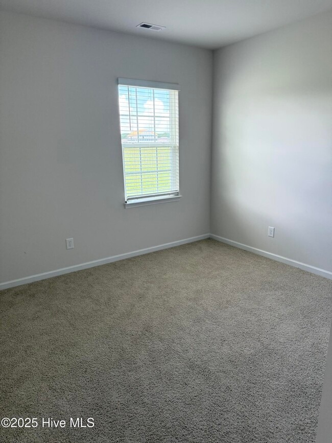 Building Photo - 3228 Ridgeland Dr