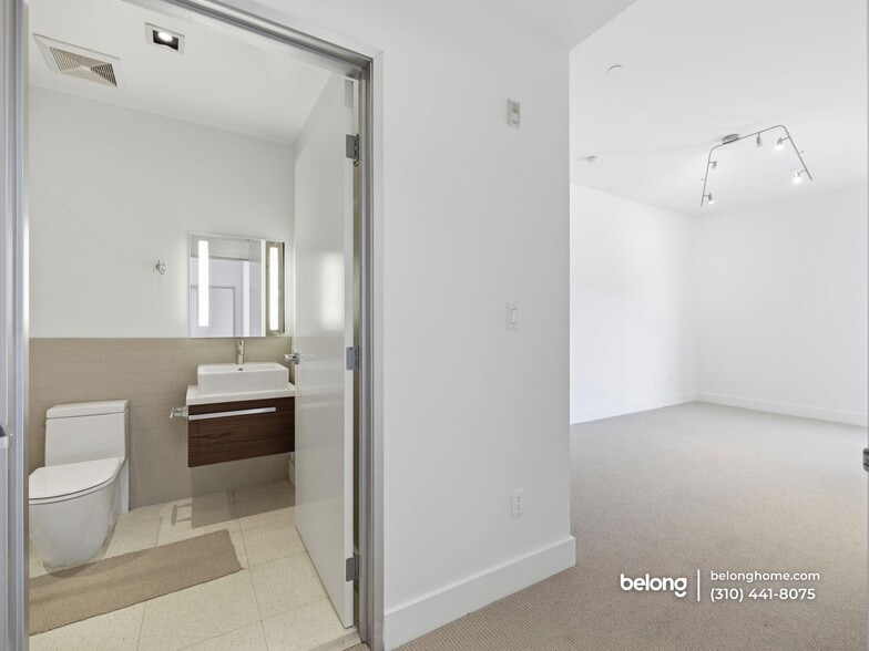 Building Photo - 6735 Yucca St