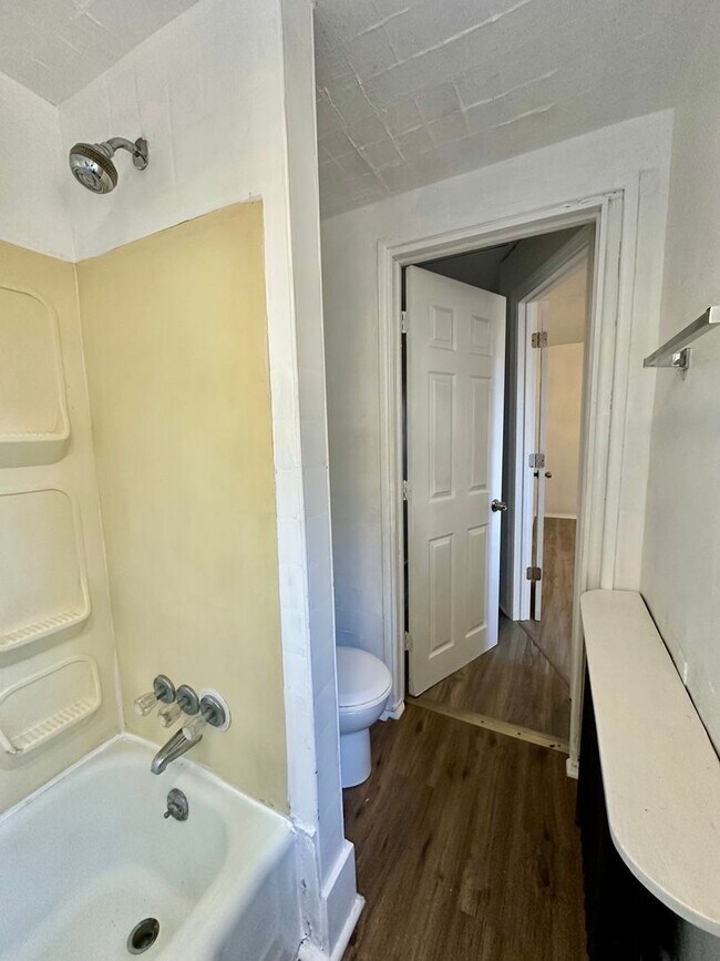 Building Photo - 2330 Eccles St