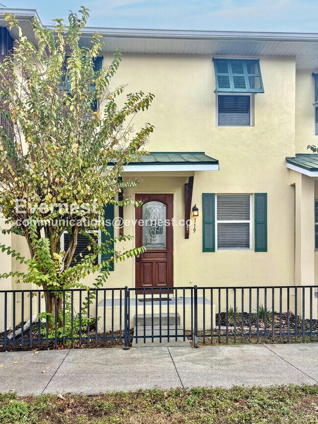 Building Photo - 3 Bed, 2.5 Bath Home with 2-Car Garage and In-Unit Laundry | Water Included!