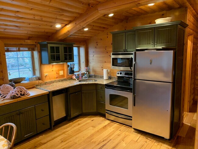 Building Photo - 4 W County Line Rd