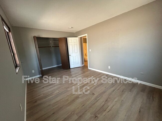 Building Photo - 155 S Durkin Dr