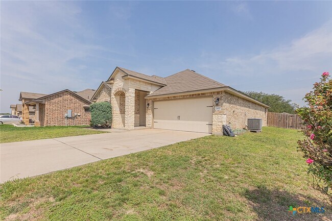 Building Photo - 207 Christopher Dr