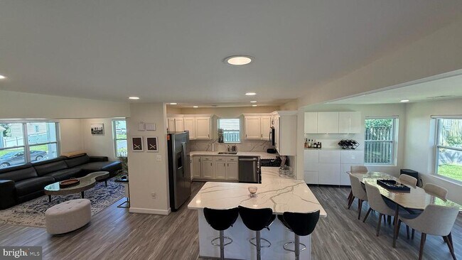 Building Photo - 1212 Parrish Dr