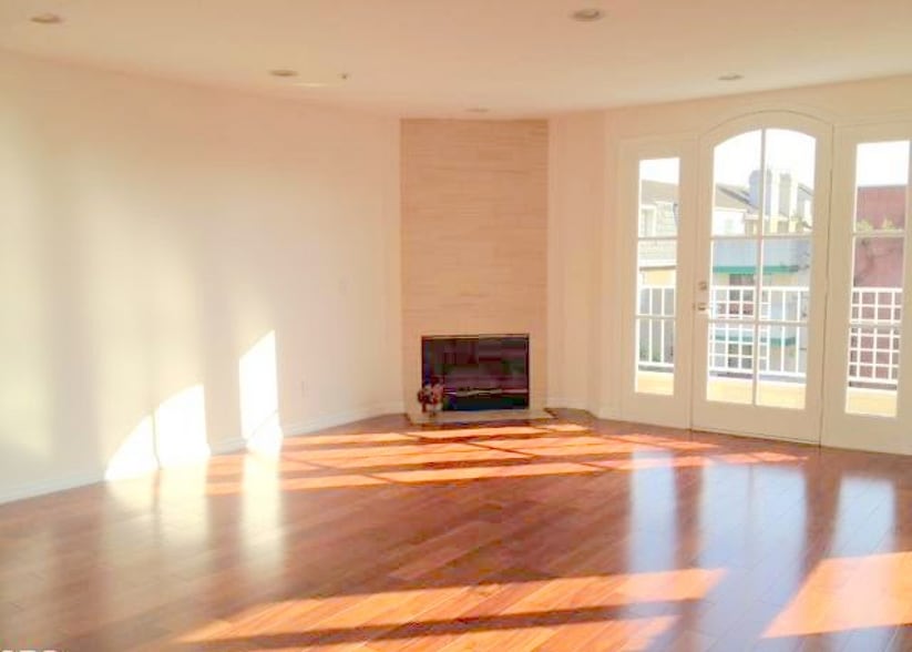 living room - 1534 Amherst Ave