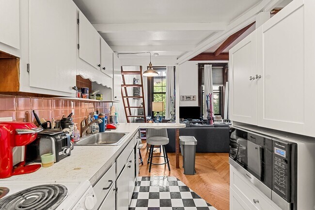 Building Photo - 163 Beacon St
