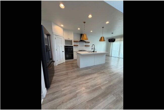 Building Photo - 98 S Serrata Ln