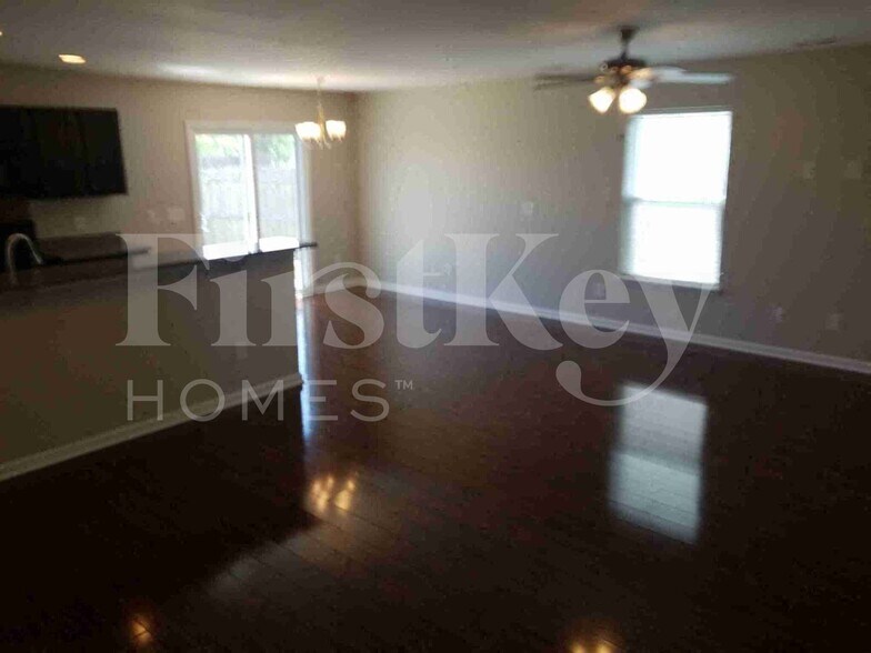 Building Photo - 156 Coosawatchie St