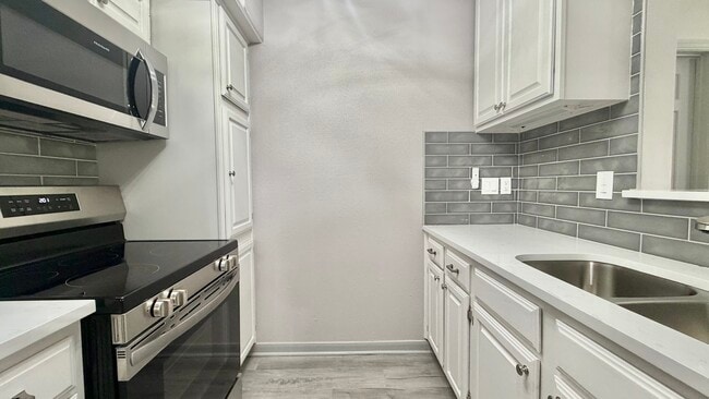Building Photo - 1311 Antoine Dr