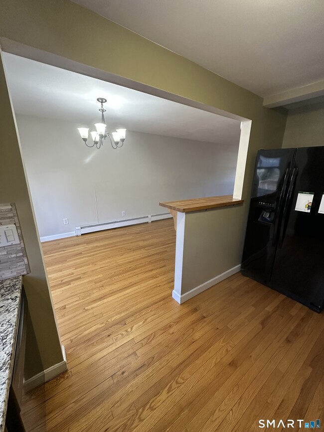 Building Photo - 1693 Litchfield Turnpike