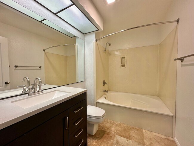 Building Photo - Desirable Tri-level Townhome in Carlsbad!