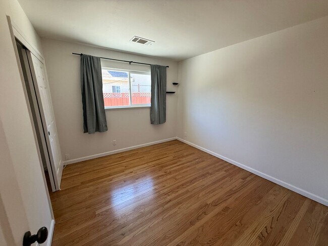 Building Photo - 425 N 7th St