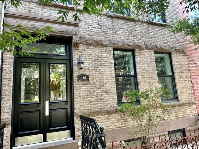 Primary Photo - 104 Maple St
