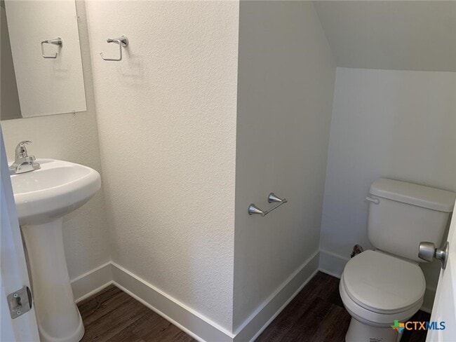 Building Photo - 1862 Royal Loop