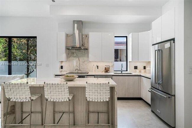 Building Photo - 2937 SW 21st St