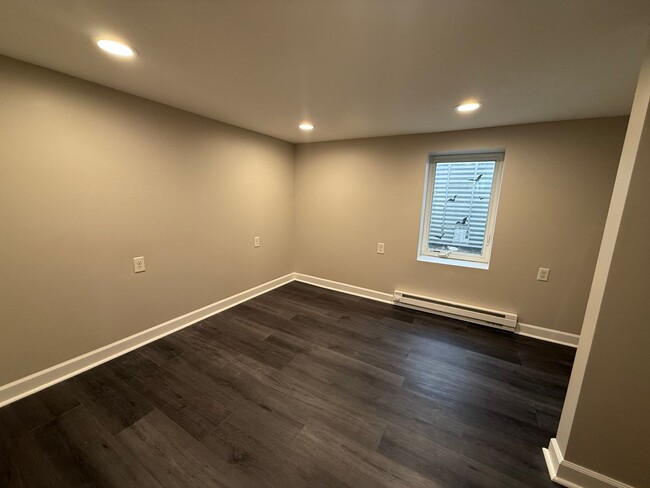 Building Photo - Spacious 4 Bedroom, 2 Bath Home — Walk to ...