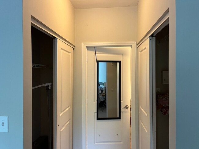 Building Photo - 2 Bedroom 2 Bath Furnished Condo at The Re...