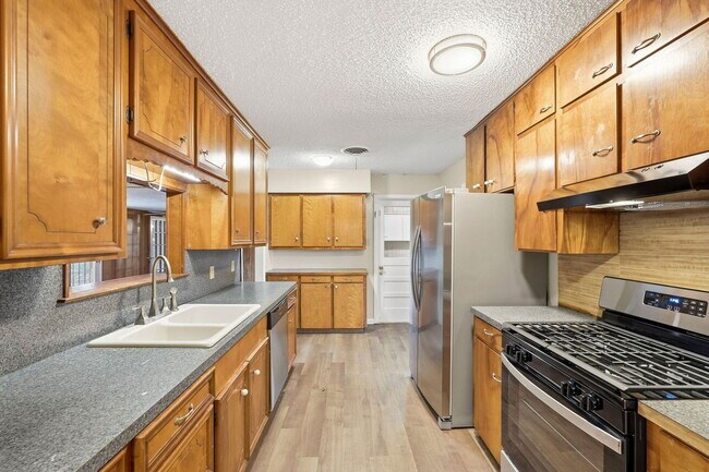 Building Photo - 1759 S Park