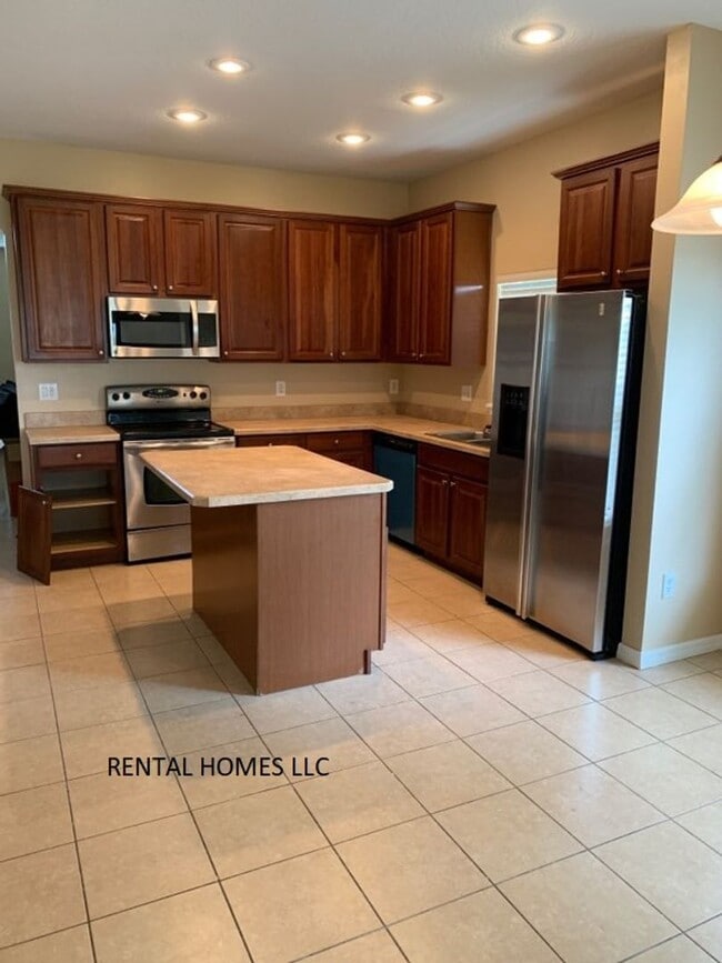 Building Photo - Three Bedrooms and a Bonus Room and 2 Bath...