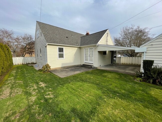 Building Photo - 5012 N Yale St