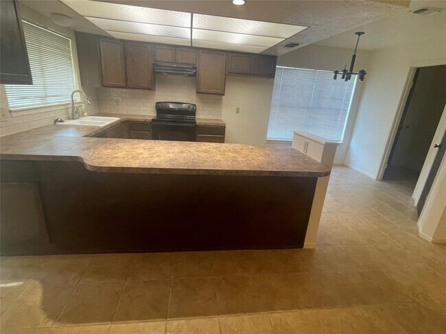 Building Photo - 16502 Lonesome Quail Dr