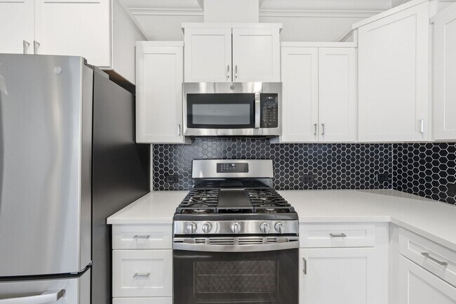 Building Photo - 2877 Ukonom Dr