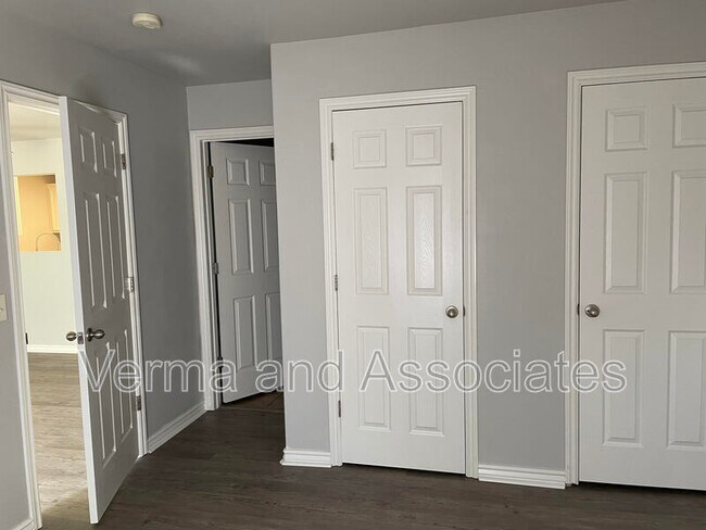 Building Photo - 281 Graystone Cir
