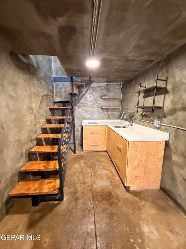 Building Photo - 2700 Federal Ave